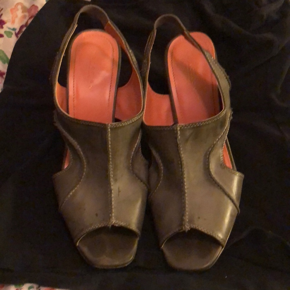 Gray heels